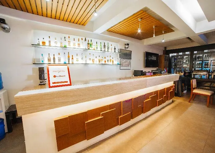 Reddoorz Plus Near Naia Expressway 3*