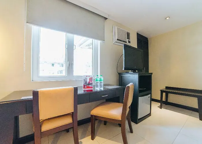 Reddoorz Plus Near Naia Expressway Hotel